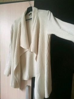 Белый уютный кардиган Stradivarius