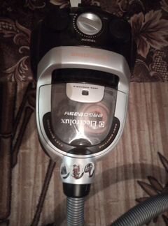 Пылесос electrolux ZTF7615 в коробке