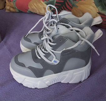 Кроссовки на платформе 37