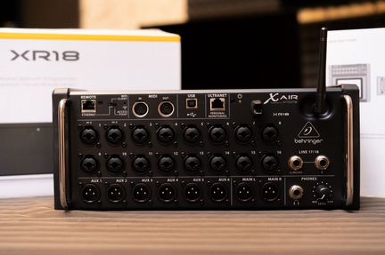 Микшерный пульт behringer xr18 x-air
