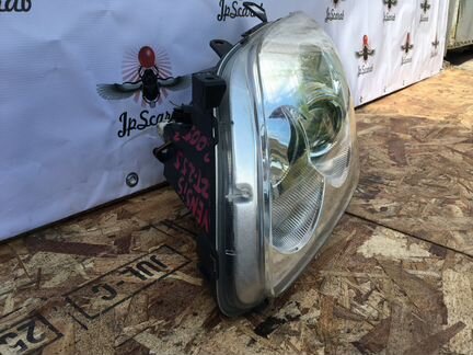 Фара левая Toyota Avensis T25