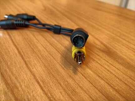 Кабель-переходник с компонентного на S-Video и RCA
